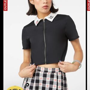 Dangerfield Black Cropped Team Peach Top with White Embroidered Collar